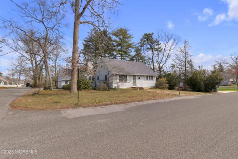 545 Tiller Avenue Beachwood NJ 08722