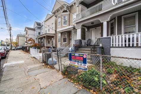 107 Bidwell Avenue Jersey City NJ 07305