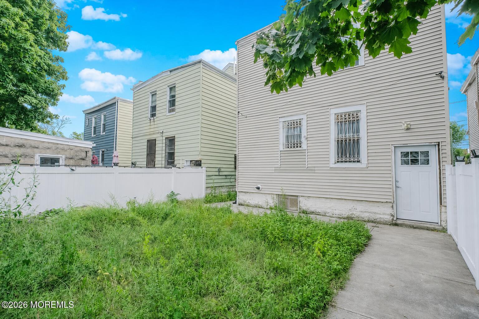 21 Gladstone Avenue Newark NJ 07106
