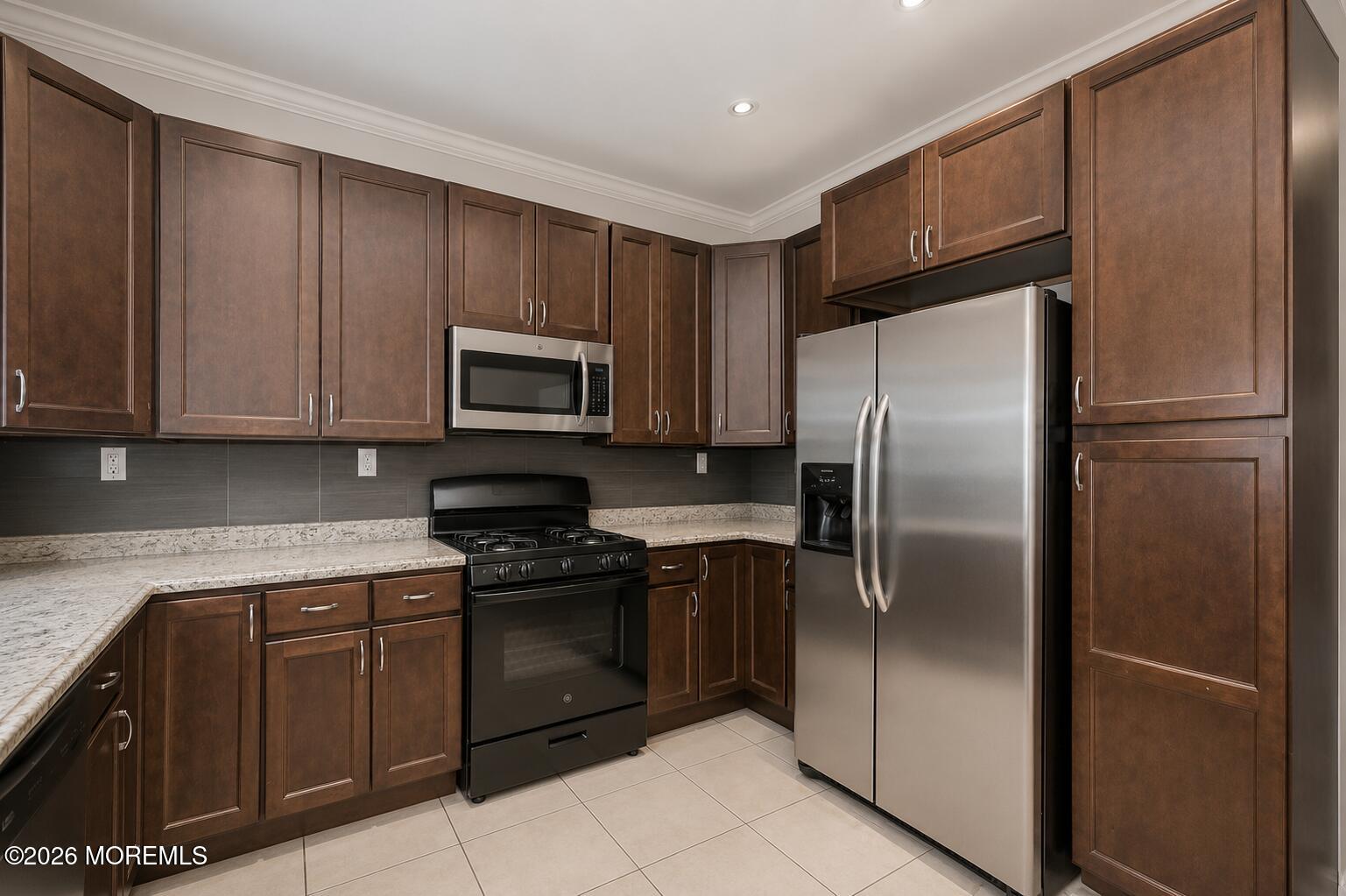 21 Gladstone Avenue Newark NJ 07106