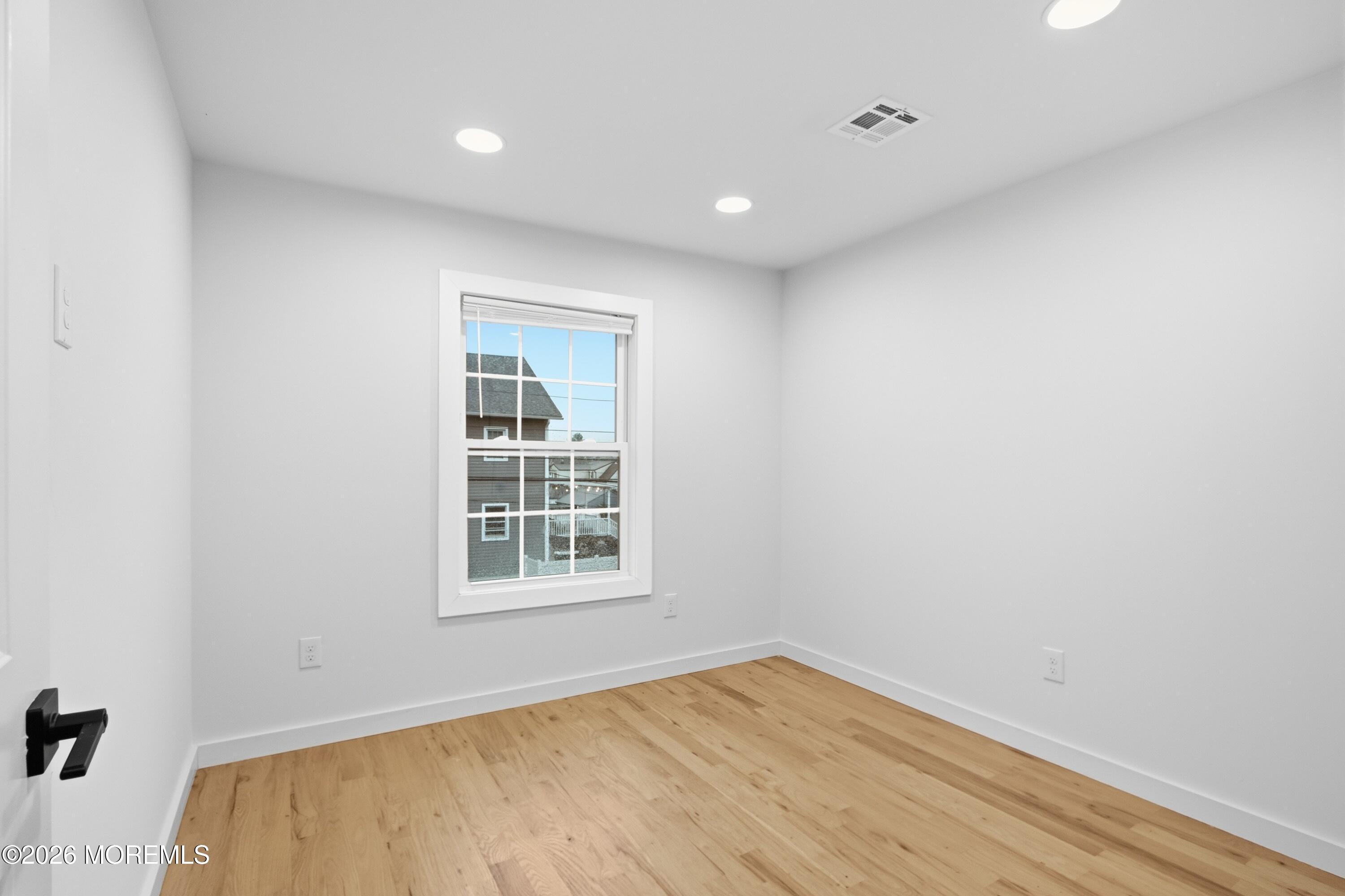 48 5th Street Fords NJ 08863