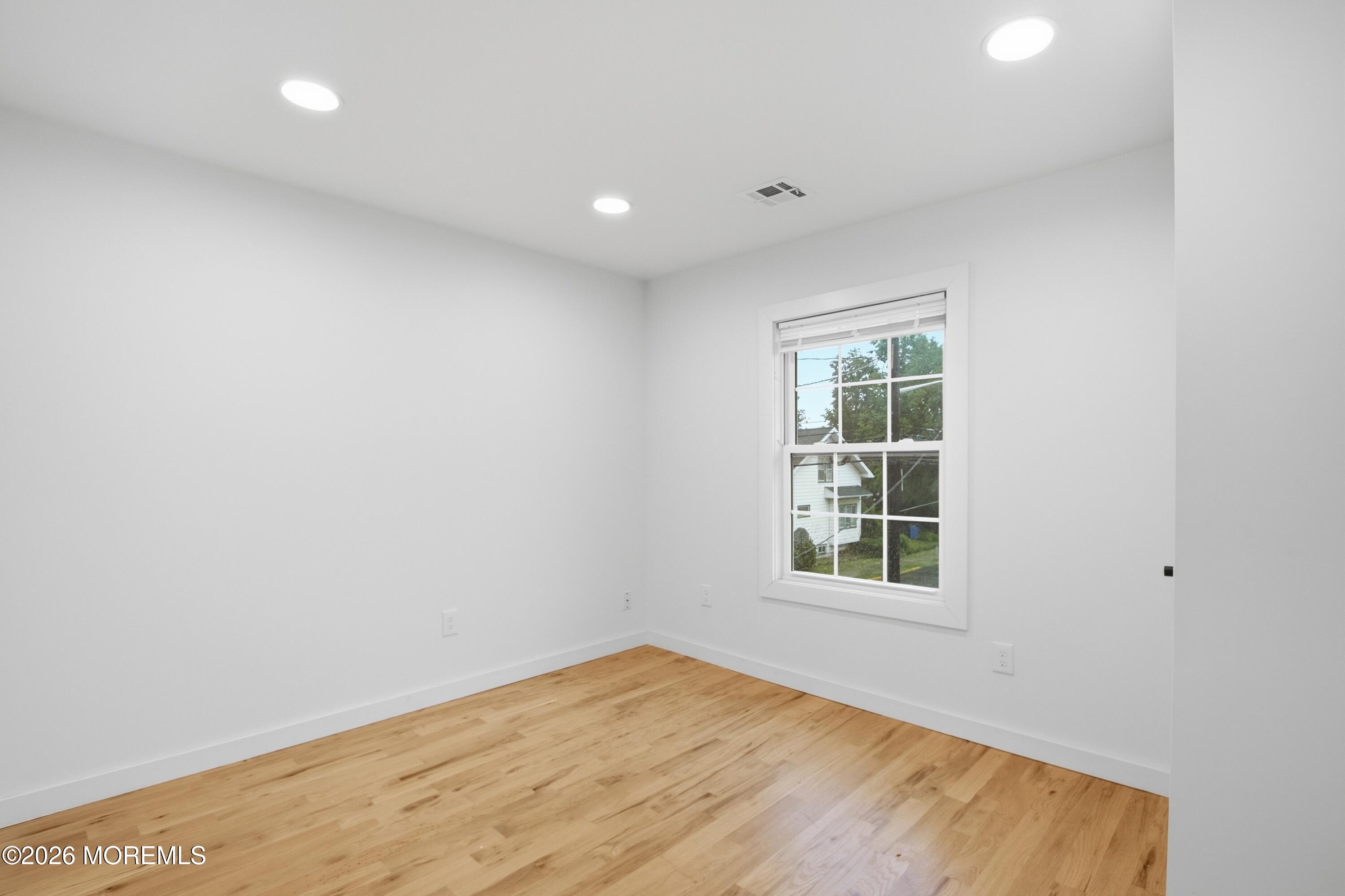 48 5th Street Fords NJ 08863