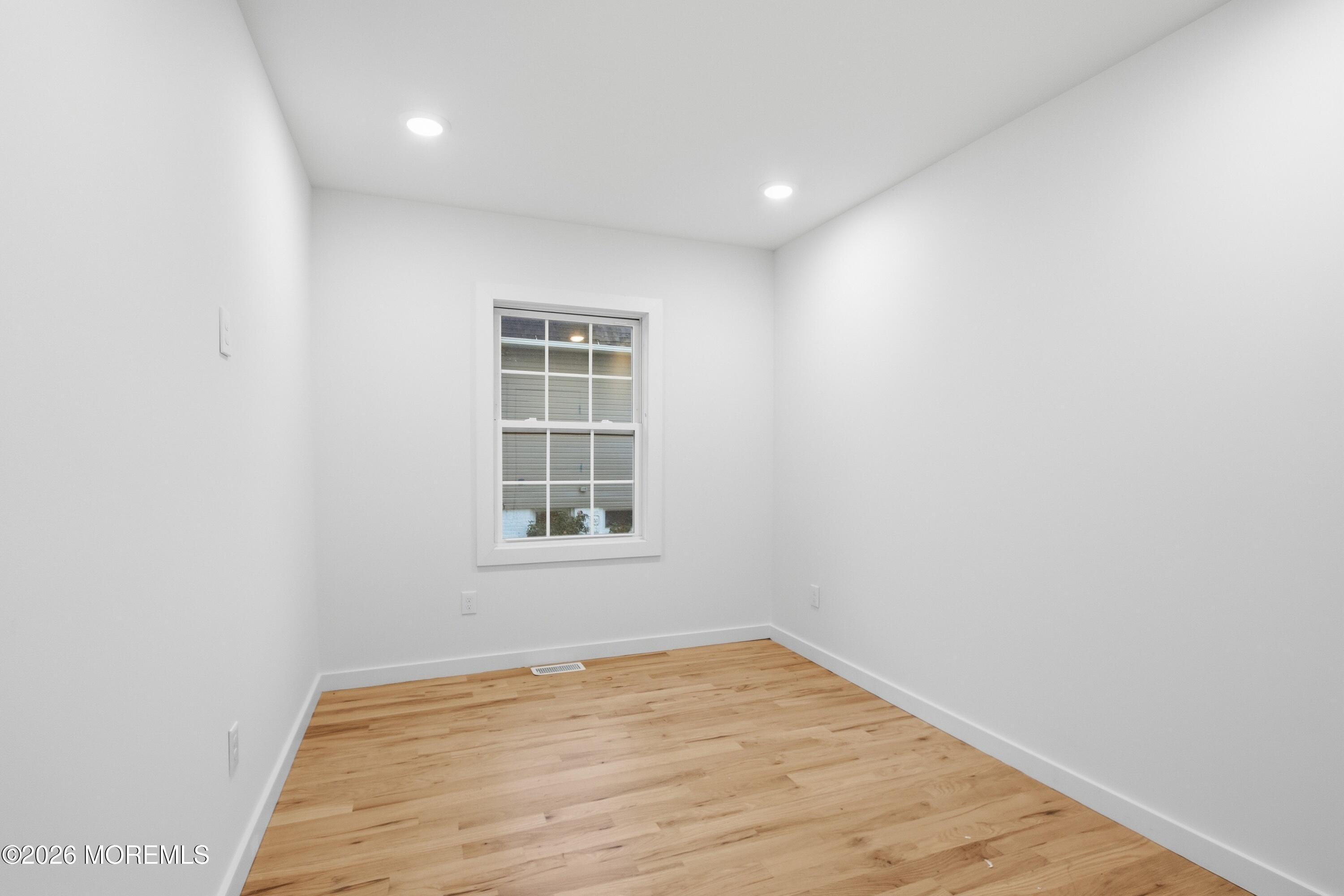 48 5th Street Fords NJ 08863