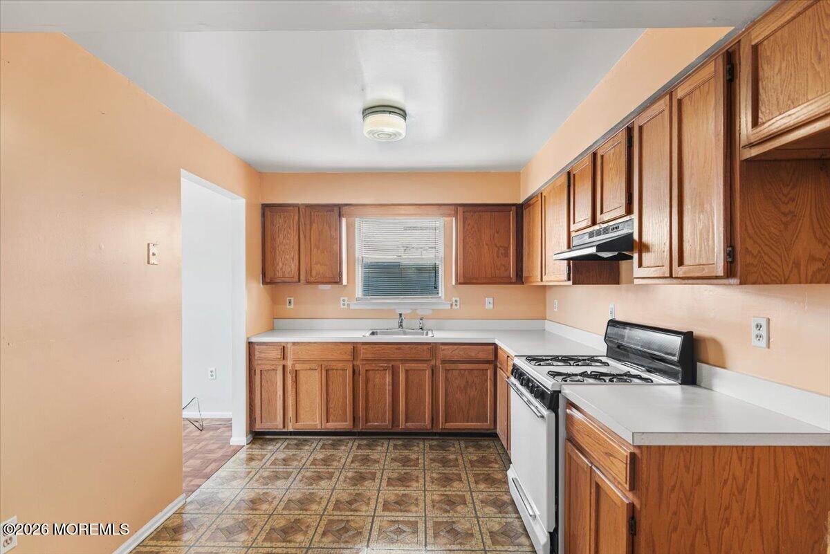 32 Mckinley Avenue Carteret NJ 07008