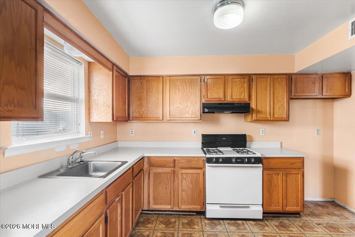 32 Mckinley Avenue Carteret NJ 07008