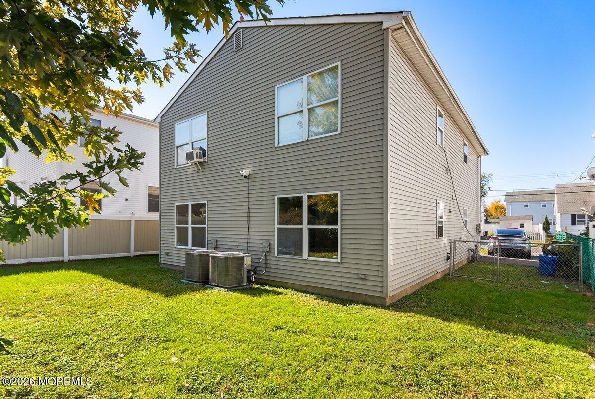 32 Mckinley Avenue Carteret NJ 07008