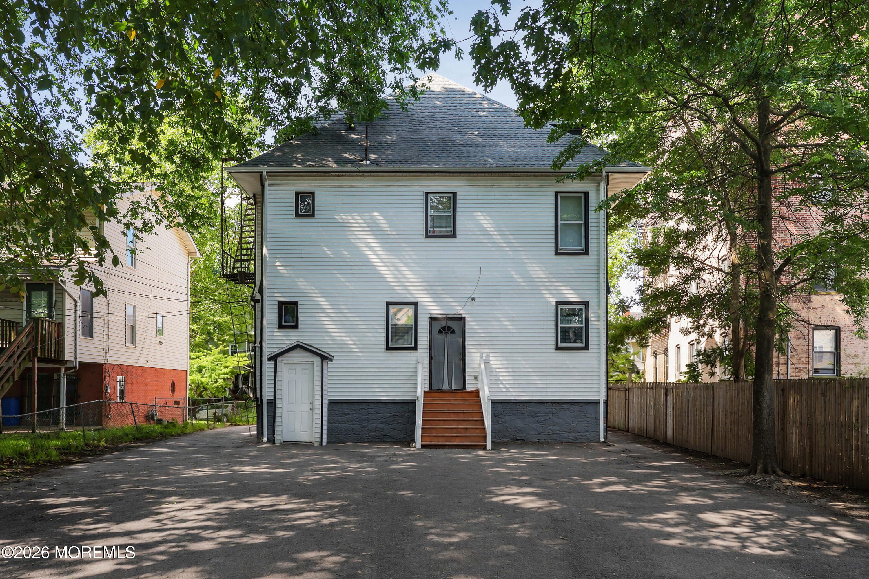 92 Chestnut Street East Orange NJ 07018