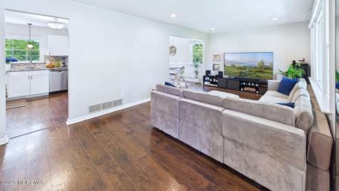 27 Rockland Road Ewing NJ 08638