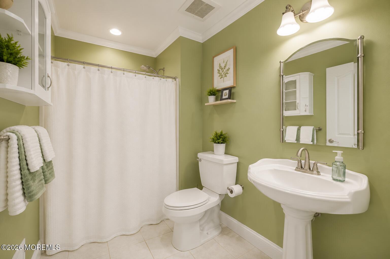 653 Neptune Avenue Beachwood NJ 08722
