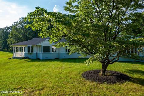 8 Olden Court Colts Neck NJ 07722