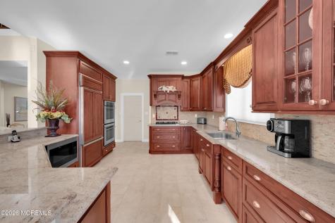 407 Edinburgh Place Marlboro NJ 07746