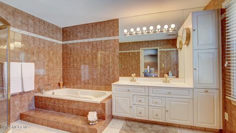 43 Homestead Circle Marlboro NJ 07746