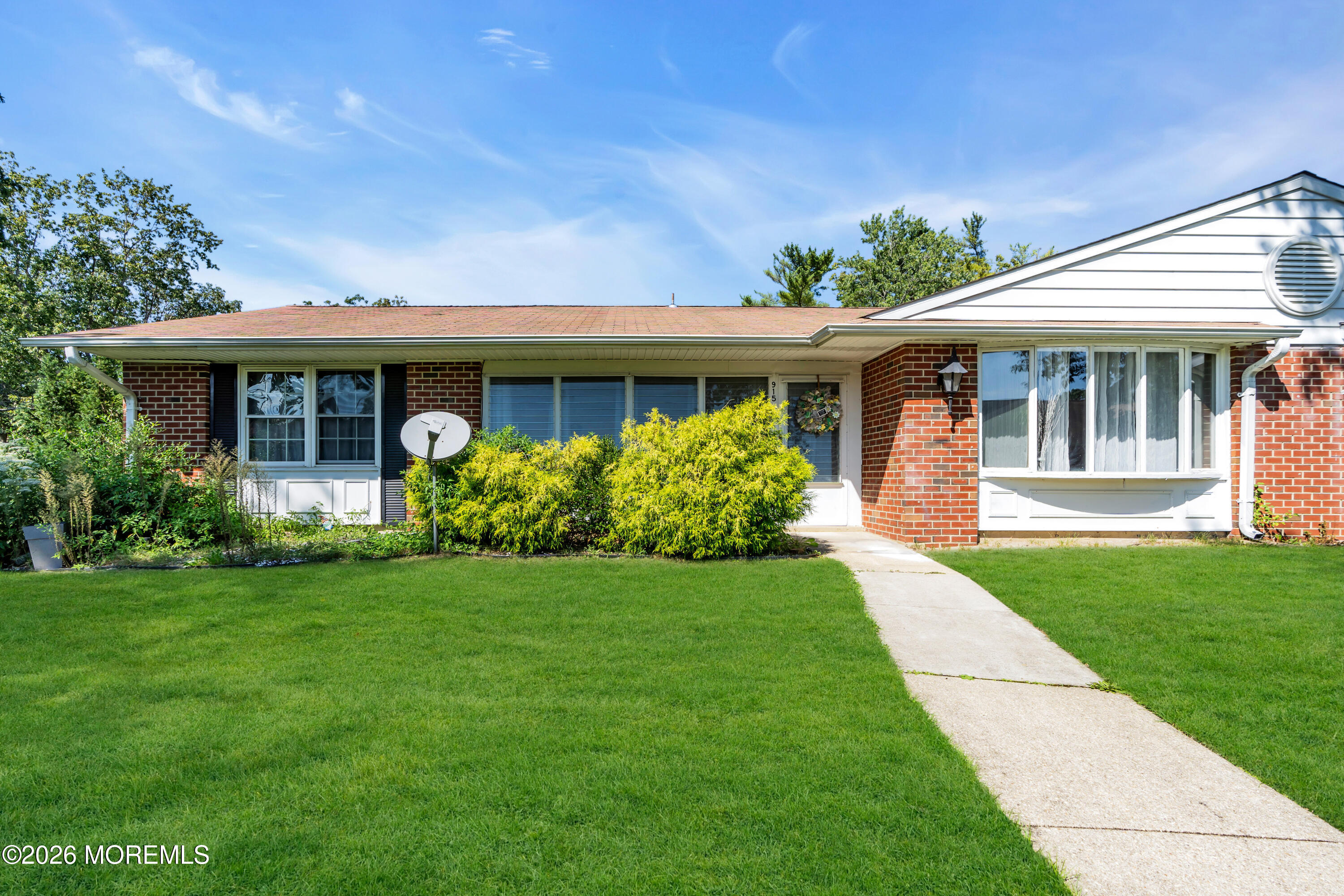 915 Dumbarton Drive Lakewood NJ 08701