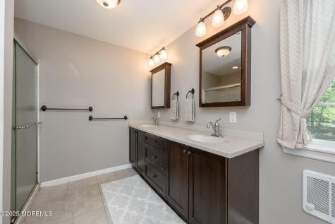 3 Teri Court Jackson NJ 08527