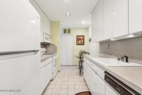 162 Cross Slope Court Manalapan NJ 07726