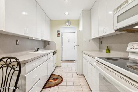 162 Cross Slope Court Manalapan NJ 07726