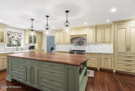 27 Fox Hill Road Middletown NJ 07748