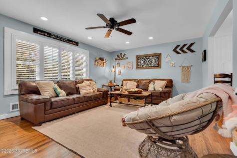 4 Oak Leaf Lane Toms River NJ 08755