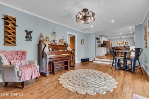 4 Oak Leaf Lane Toms River NJ 08755