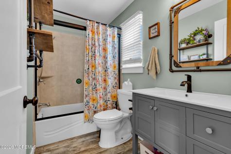 4 Oak Leaf Lane Toms River NJ 08755
