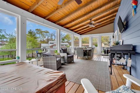 4 Oak Leaf Lane Toms River NJ 08755