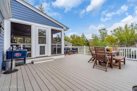 4 Oak Leaf Lane Toms River NJ 08755