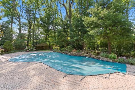 8 Roebling Court Leonardo NJ 07737