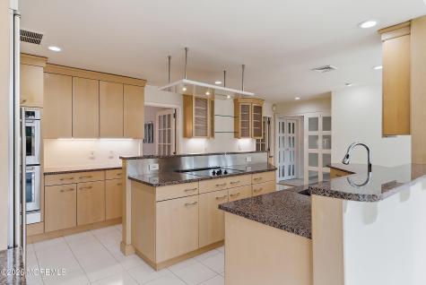 8 Roebling Court Leonardo NJ 07737