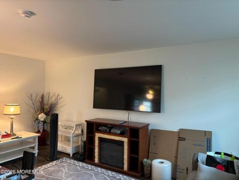 20 Easton Drive Whiting NJ 08759