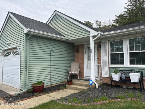 20 Easton Drive Whiting NJ 08759