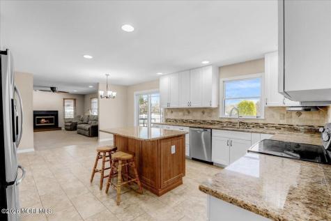 27 Regency Way Manalapan NJ 07726