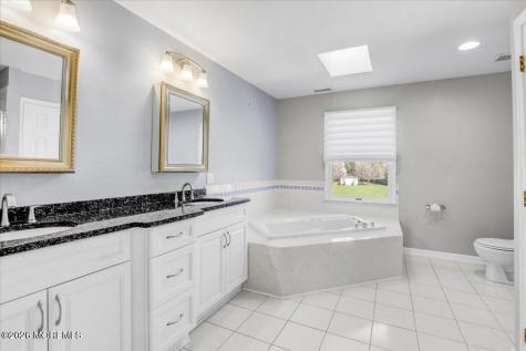 27 Regency Way Manalapan NJ 07726