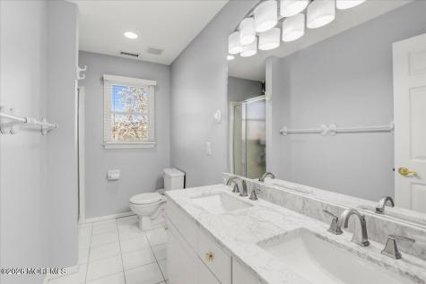 27 Regency Way Manalapan NJ 07726