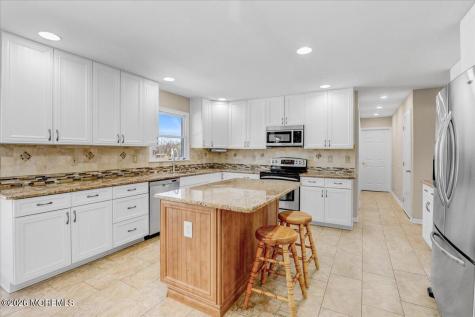 27 Regency Way Manalapan NJ 07726