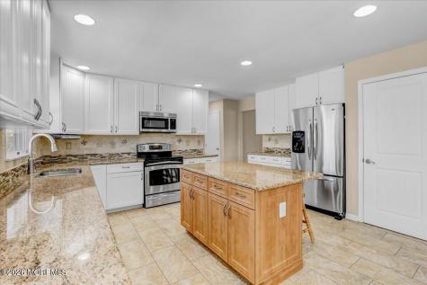 27 Regency Way Manalapan NJ 07726