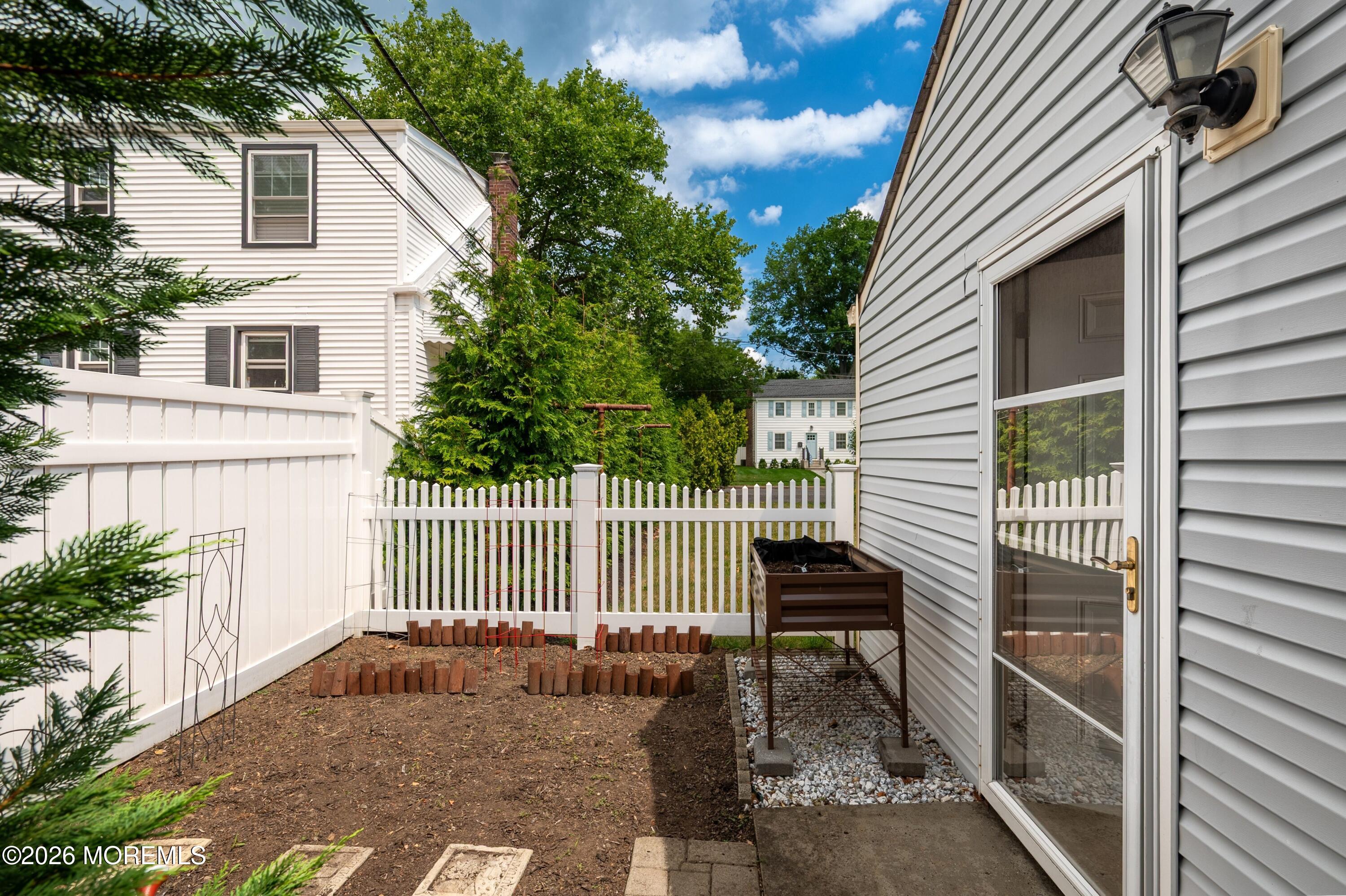 8 W Lake Road Red Bank NJ 07701