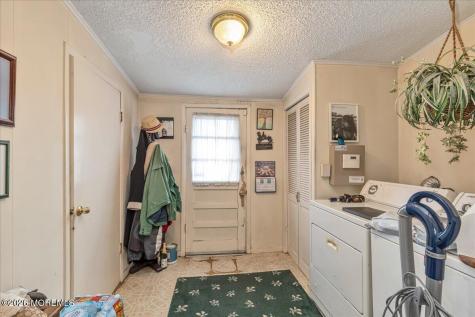 225 Freeman Street Woodbridge NJ 07095