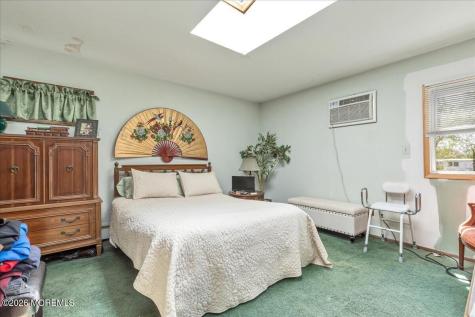 225 Freeman Street Woodbridge NJ 07095