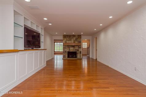 25 Dellwood Court Middletown NJ 07748