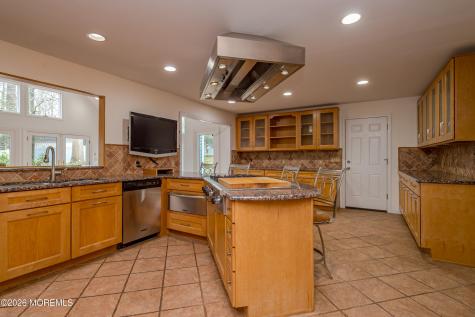 25 Dellwood Court Middletown NJ 07748