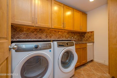 25 Dellwood Court Middletown NJ 07748