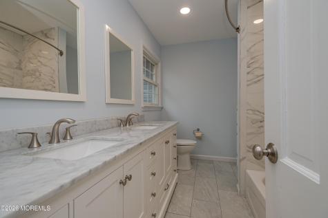 25 Dellwood Court Middletown NJ 07748