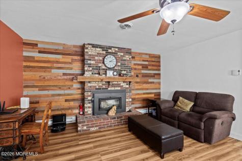 18 Banbury Avenue Manchester NJ 08759