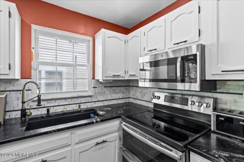 18 Banbury Avenue Manchester NJ 08759