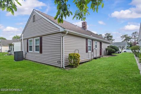 18 Banbury Avenue Manchester NJ 08759