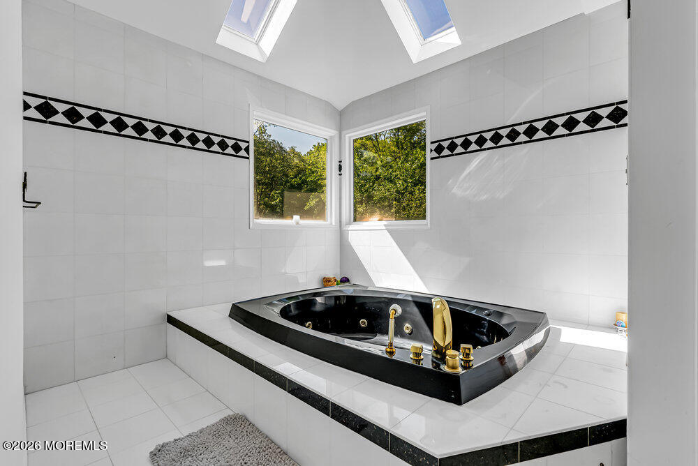 118 Mountainside View Morganville NJ 07751