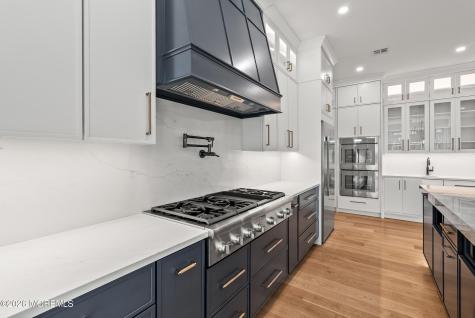 8 Buchhop Lane Red Bank NJ 07701