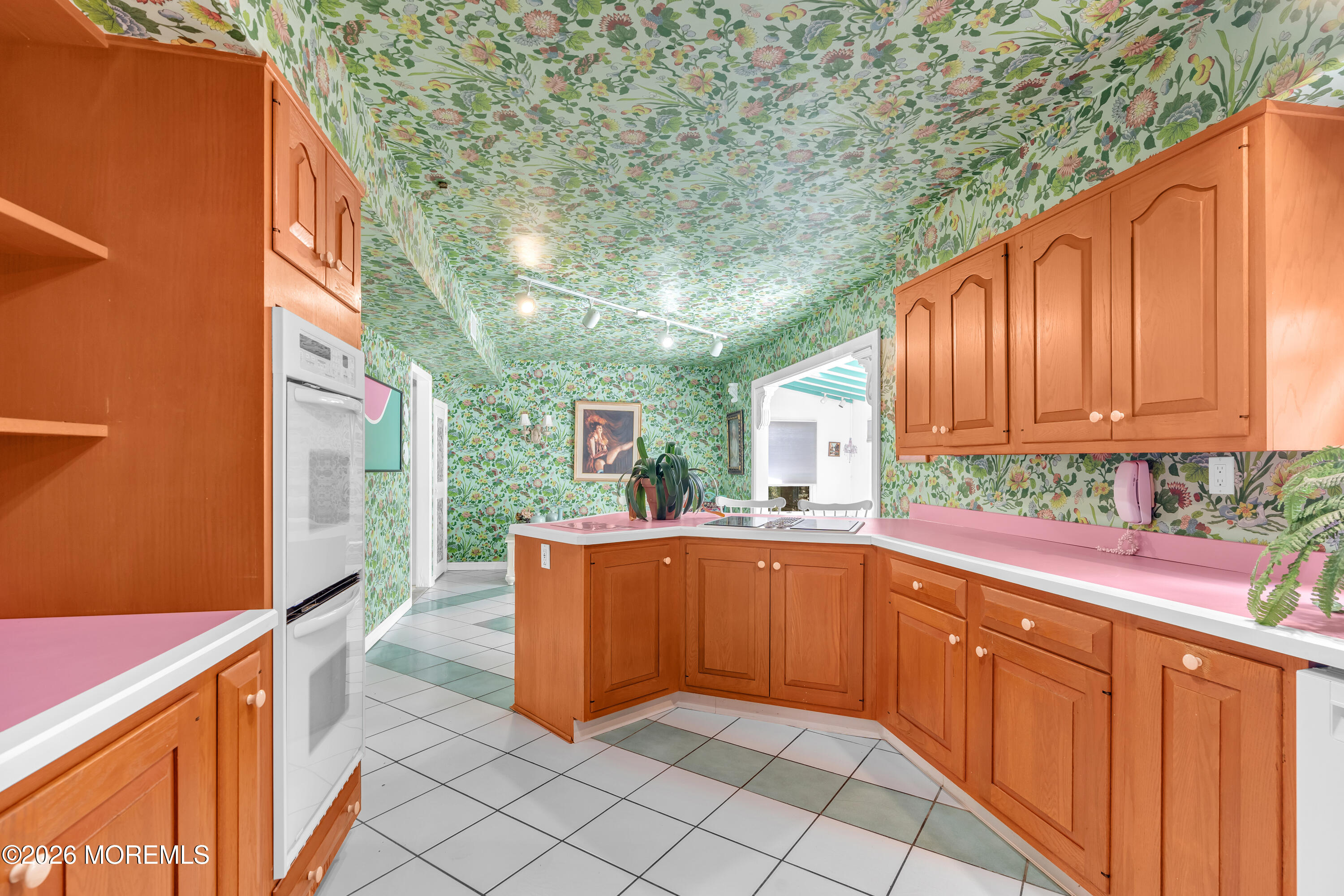 8 Avalon Lane Aberdeen NJ 07747