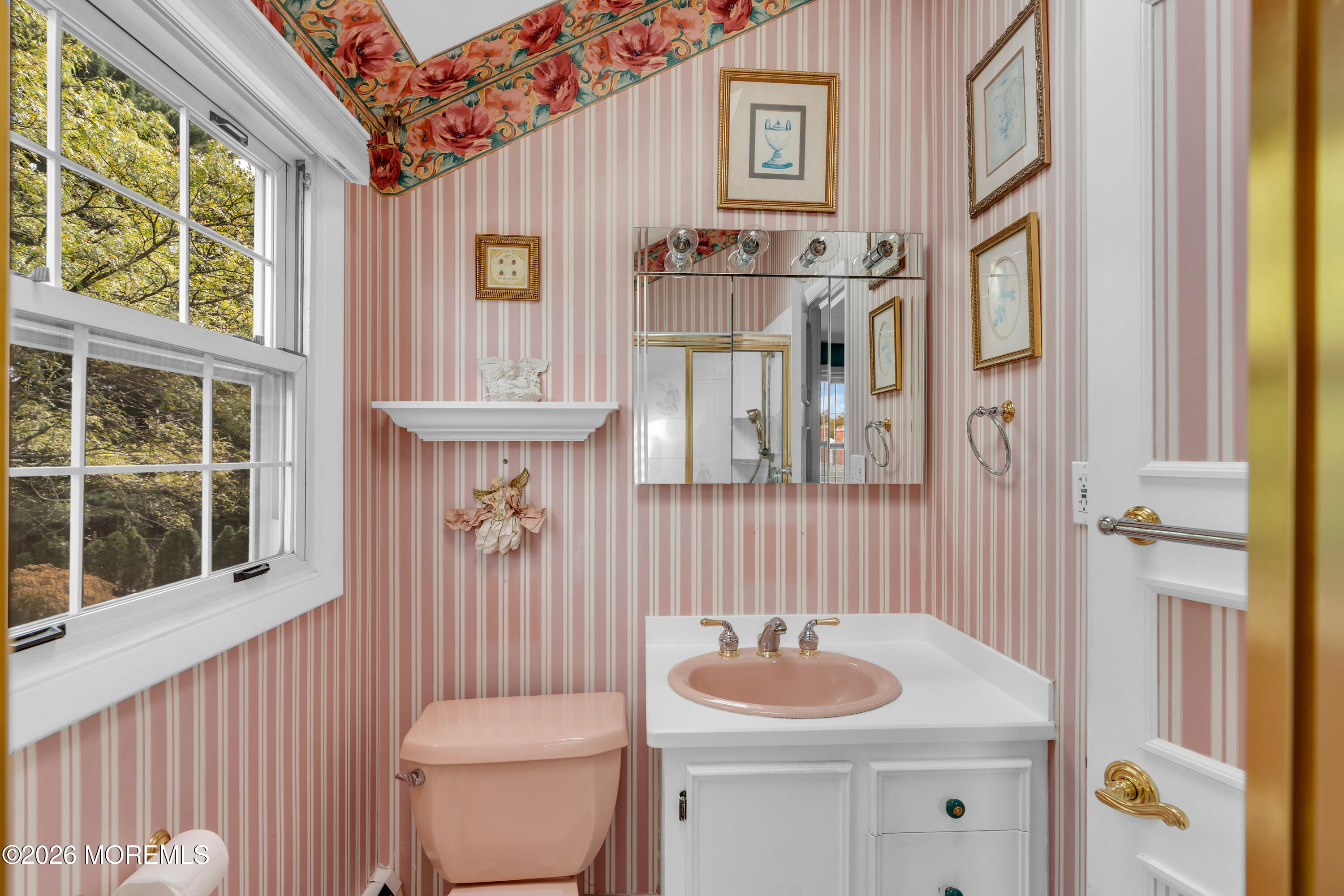 8 Avalon Lane Aberdeen NJ 07747