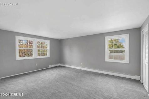 8 Avalon Lane Aberdeen NJ 07747